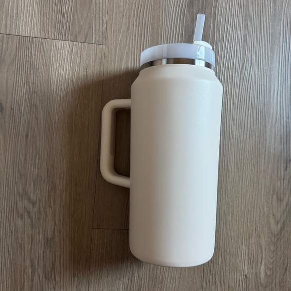 Stanley Cream Tumbler with Handle - Picture 2 of 8